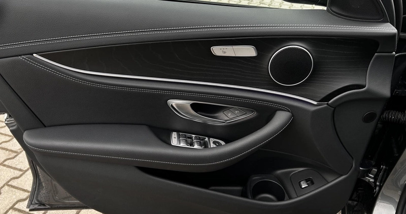 Mercedes-Benz Klasa E cena 247900 przebieg: 10684, rok produkcji 2023 z Pełczyce małe 379